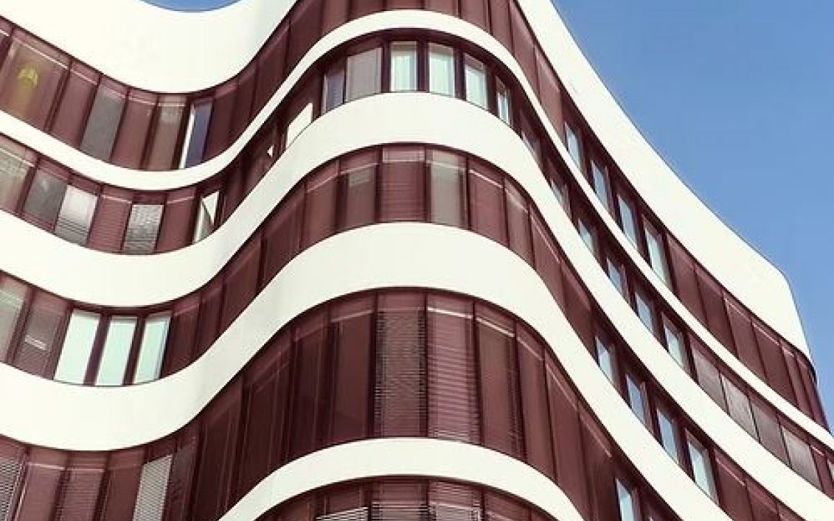 Götz Real Estate, Nürnberg, modernes Bürogebäude mit geschwungenen Linien